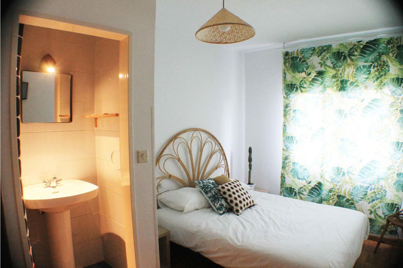 Cactus Bed & Breakfast Salinas Castrillon Bagian luar foto